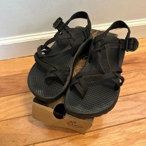 Women’s Chaco black straps size 6